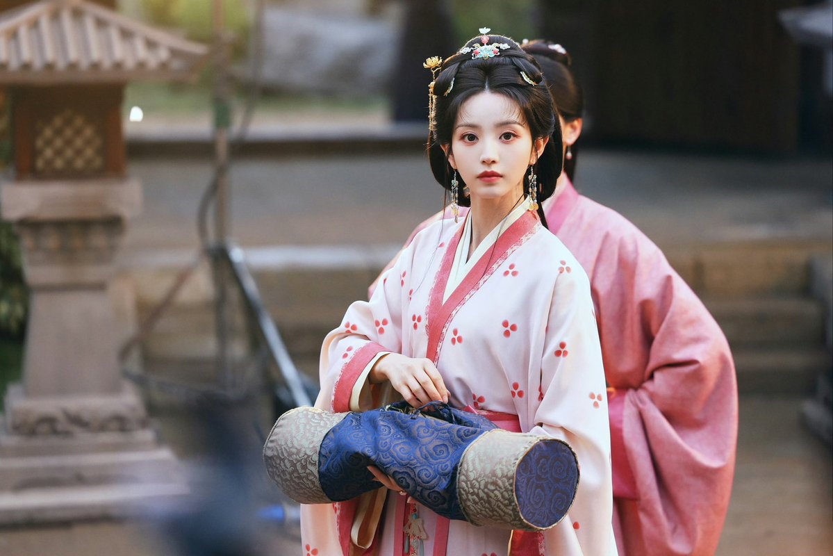 luvutianxiwei's tweet photo. 𝘃𝘃.𝘁𝗶𝗮𝗻 #TianXiwei : Instagram update to promote her new drama 🎭 

🎵 袁娅维 • 寸寸 https://t.co/B8bYqM9ayO