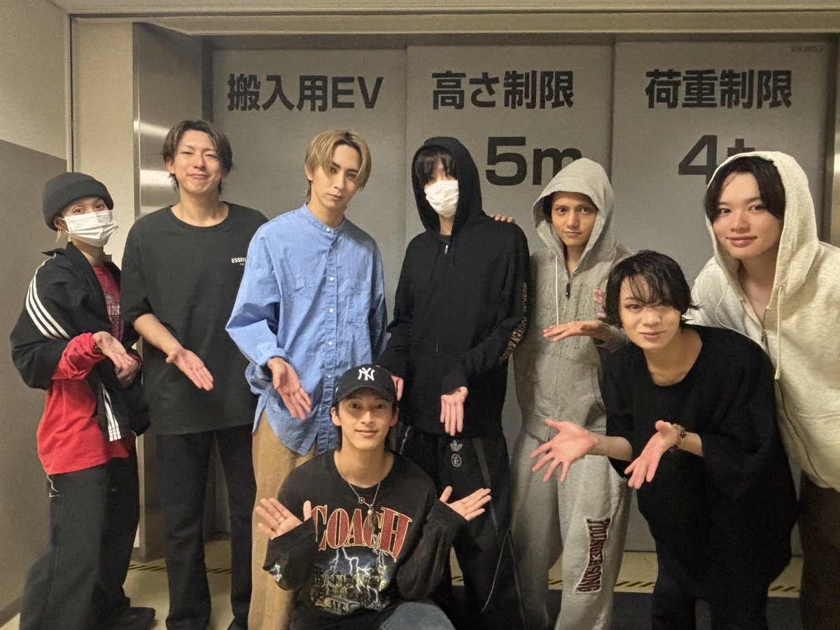 ryyyyo_k's tweet photo. ミュージカル『刀剣乱舞』〜月夜一縷〜
東京凱旋公演初日
ご来場誠にありがとうございました
最後まで駆け抜けます

るいが来てくれたよ！
嬉しいなぁ(^^) https://t.co/rpvGJVFxBL