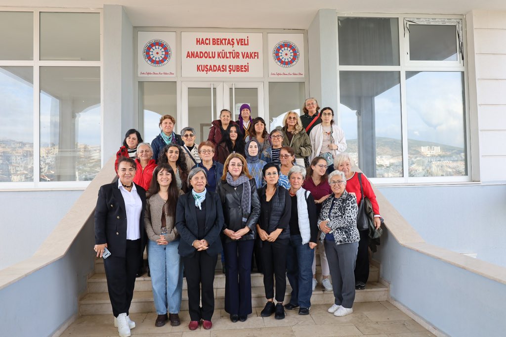 arinpetra's tweet photo. DEM Parti Colemêrg Milletvekili Öznur Bartın, Halklar ve İnançlar Komisyonundan Sorumlu Eş Genel Başkan Yardımcısı Yüksel Mutlu ve koordinasyon üyeleri, Aydın’ın Kuşadası ilçesinde bulunan Hacı Bektaş Veli Anadolu Kültür Vakfı Kuşadası Cemevi’nde Alevi kadınlarla bir araya geldi https://t.co/wiszfKTBSu