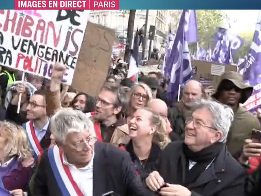 tcabarrus's tweet photo. Alors que le cortège arrive place Clichy à Paris, Jean-Luc Mélenchon se pointe, histoire de faire la récup' de la colère sociale. Mais il devra rendre des comptes de toute cette violence cachée sous des cagoules et des masques et qu'il a chauffée à blanc. https://t.co/HMMJ2LBDQn