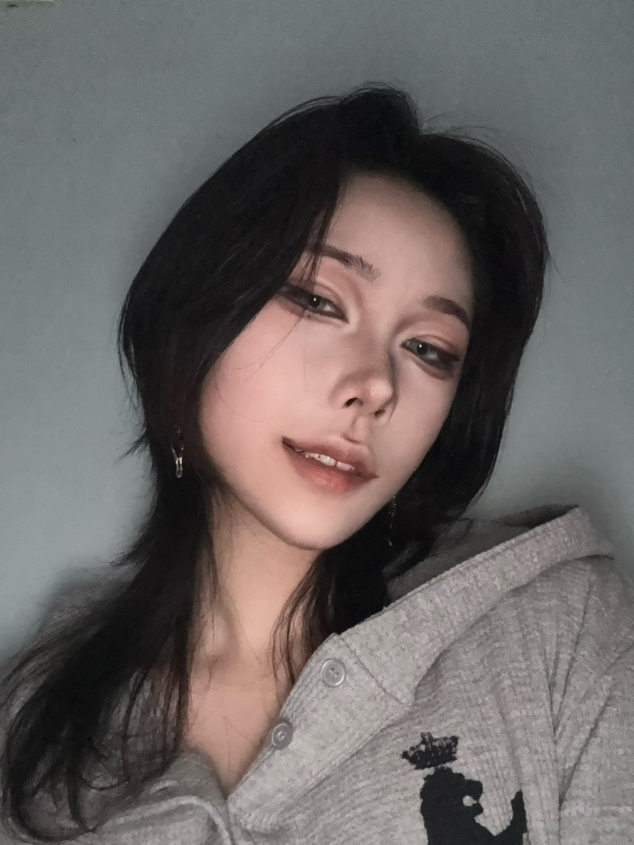 zyzutw's tweet photo. 올릴게 없어서 일반인이라도.. https://t.co/yQnLBcO0Ur