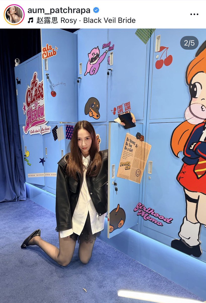 Princess_rosyyy's tweet photo. กรี๊ดดดด!!!! ตัวแม่ไท่กั๋วมาแล้ว ล่าสุดแม่อั้มมาโพสรูปเช็คอินร้าน ROSYDOEDIAN ของน้องลู่ซือที่เซี่ยงไฮ้ทาง Instagram ส่วนตัวด้วยพร้อมใส่เพลงยัยน้องในโพส😍 แถมช้อปกระเป๋าเดินทางร้านน้องที่สามารถชั่งน้ำหนักกระเป๋าในตัวได้เลย แม่ว่าเริ่ดมากกกก https://t.co/csUGrCxv9T