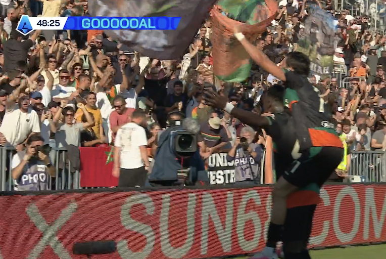 TouchlineX's tweet photo. 1-0 Venezia.

GOOOOOOOOAAAALLLLLLL AKOR ADAMS !!!!!!!!!!!!!!!! THE CLUB BOTTOM OF SERIE A HAVE TAKEN THE LEAD VS NAPOLI !!!!!!!!!!!!!!!!!!!!!!!! NAPOLI IS REALLY FINISHED THIS SEASON !!!!!!!!!!!!!!!!!!!! THEY ARE BEHIND AGAINST A CLUB WITH 0 POINTS THIS SEASON !!!!!!!!! https://t.co/kUHvzVanh1