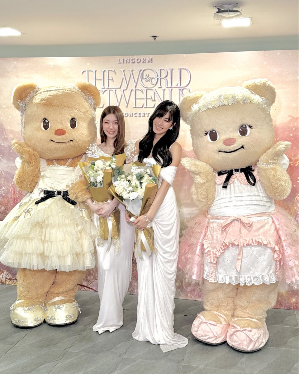 biancabearth's tweet photo. วันนี้ตื่นเต้นและดีใจมากๆที่ได้ขึ้นคอนเสิร์ตกับพี่หลิงและพี่ออมค่ะ☺️🎀💗

ขอบคุณที่ชวนเบียงก้าและน้องเนยมาสนุกด้วยกันในงาน LINGORM ‘THE WORLD BETWEEN US’ CONCERT นะคะ 💕

#Biancabear #Butterbear
#LINGORMCONCERT 
#TheWorldBetweenUs 
#LingOrm https://t.co/zQcfw6DWqu