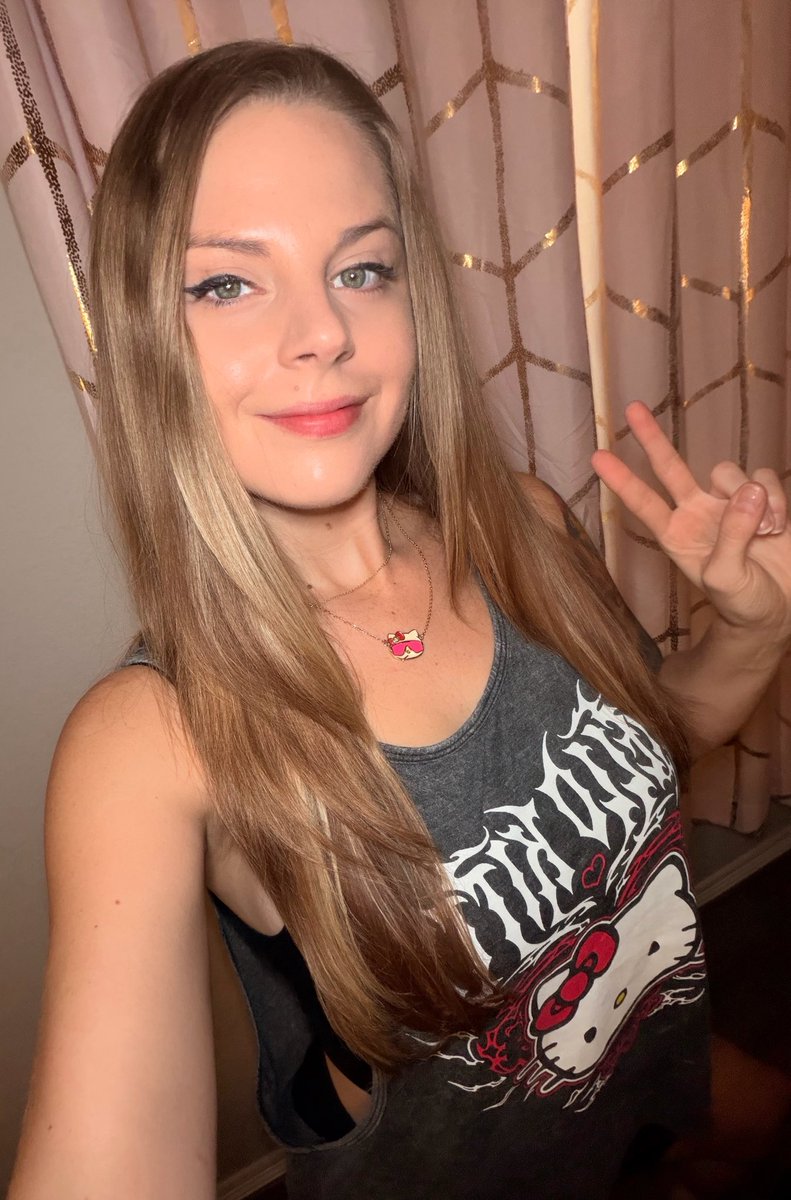 AshleyDCan tweet picture