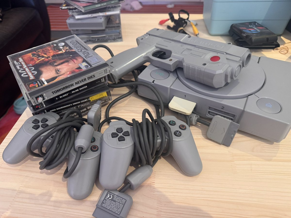 Shellbunny_'s tweet photo. @Zadow_ I have this whole lot listed if your bank account relaxes 😂 but I have it on marketplace, hoping it goes soon.

I’m parting with a lot of stuff but keeping what matters (like my hot pink ps2) https://t.co/tb4CcBft1u
