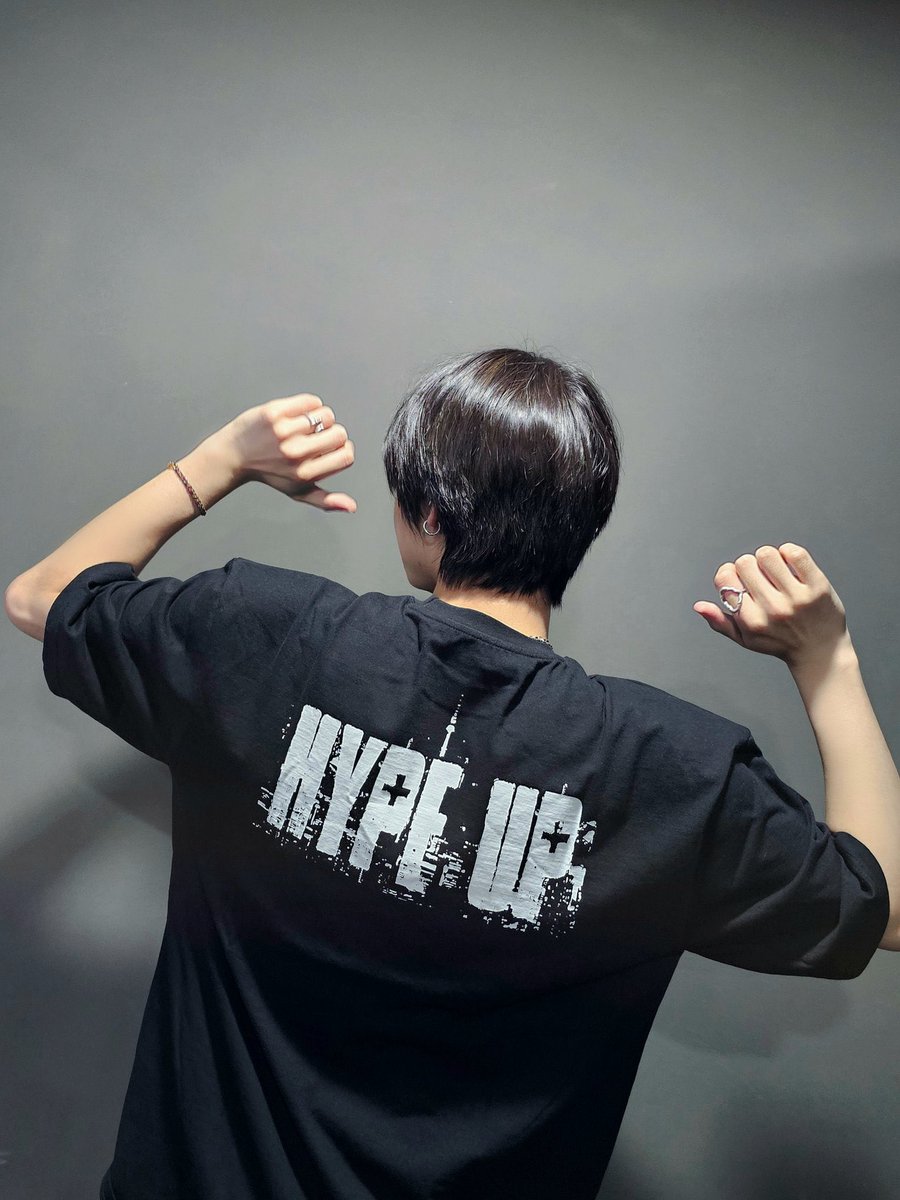 wish7s's tweet photo. 特别喜欢穿着hypeup周边的莉莉 会让我想到那个在舞台下举着彬棒和宾度姐姐们一起蹦迪为韩彬应援的小男孩 你为什么这么可爱呢 https://t.co/noSZtjC5s1
