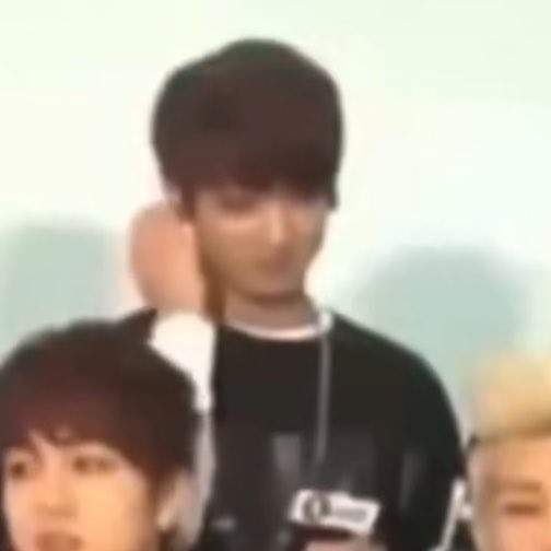 koottomcandy's tweet photo. tae: e se vocês me paquerassem?
jungkook: https://t.co/sbxxmCfOSY