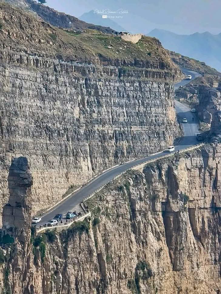 osamhbvlc's tweet photo. نهشت لحمه الكلاب شاب تم اختطافة من المدينه ورميه من حافة الجبل الشاهق ولم يتم ا��عثور عليه الا بعد اسبوع، https://t.co/5AT2If8jc1
