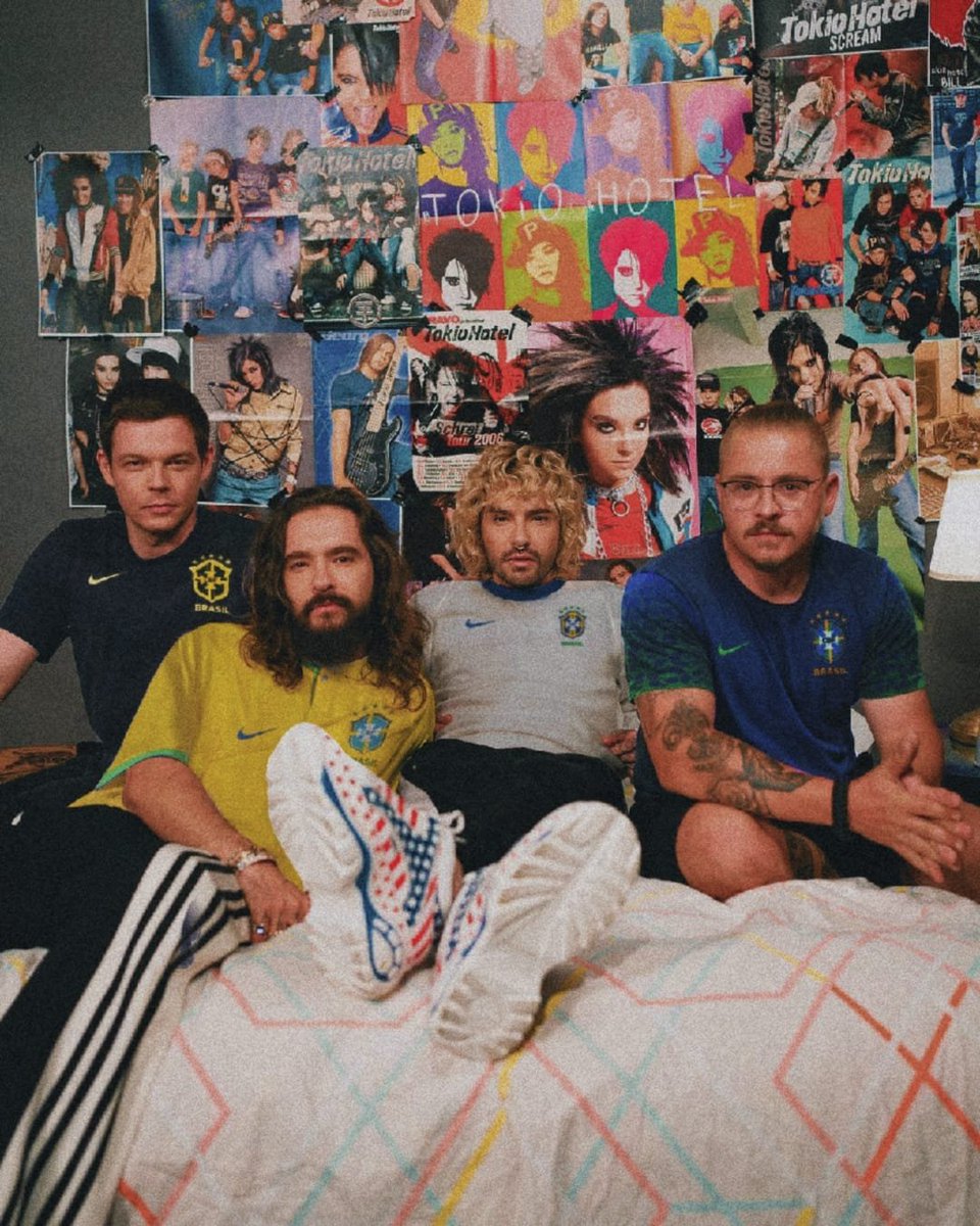 TokioHotelBR's tweet photo. SEMPRE FOI E SEMPRE SERÁ 🇧🇷
O VERDE E AMARELO É NOSSO 💚⭐️
#OVerdeAmareloENosso
#RetomamosNossasCores
#NossaBandeiraEVerdeEAmarela https://t.co/tDdGcZxpv7