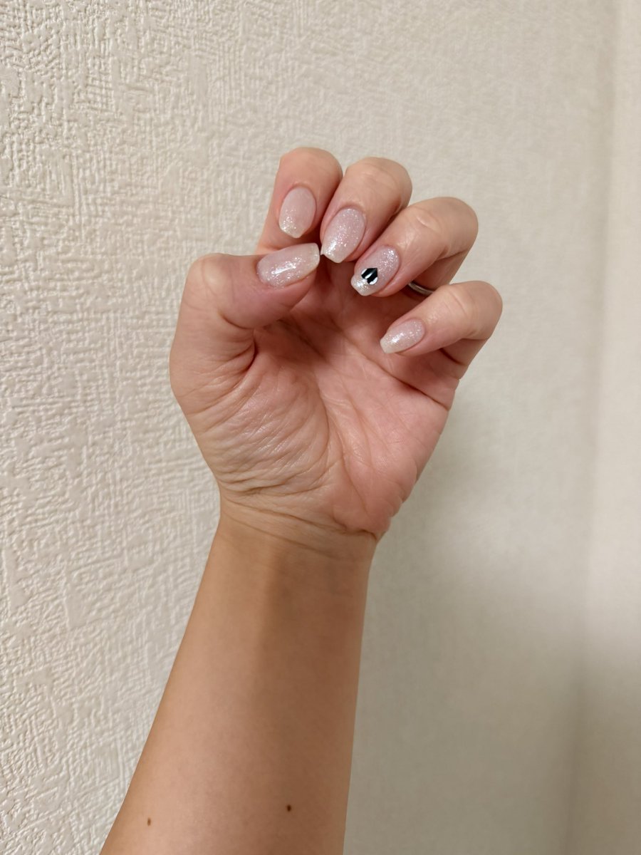 toxicpersiababy's tweet photo. 少しおとなしくしてハートホロ入れたネイル　n回前だね
ガッツリ固めてもらたしパーツのように段差はないからセーフなはず😉 https://t.co/0cXqieGn35