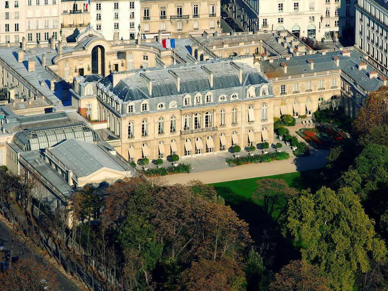 Alerte1710's tweet photo. 🚨 URGENT - Les manifestant à quelques mètre de l’Élysée, La BRAV-M a devenir plus en plus de mal à les repousser ! 

#17octobre #Alerteinfo #Paris https://t.co/vFdUM8XA5Z
