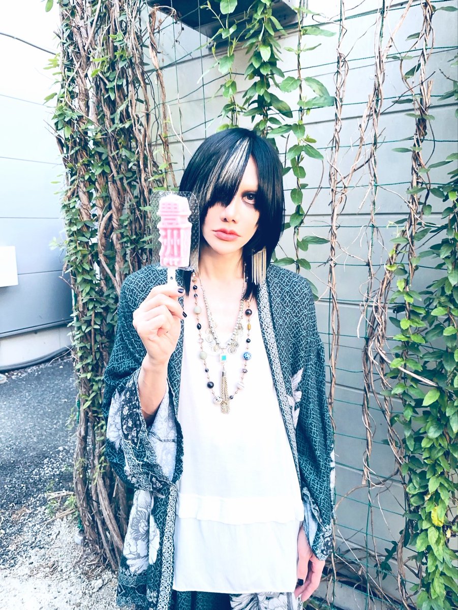 Pla_ryutaro's tweet photo. 豊洲ピットアイスがあるなんて知らなかった。
漢字とても美味しかったデス。

#PlasticTree

 （・ピット・）/ https://t.co/I7pvK0HdIN