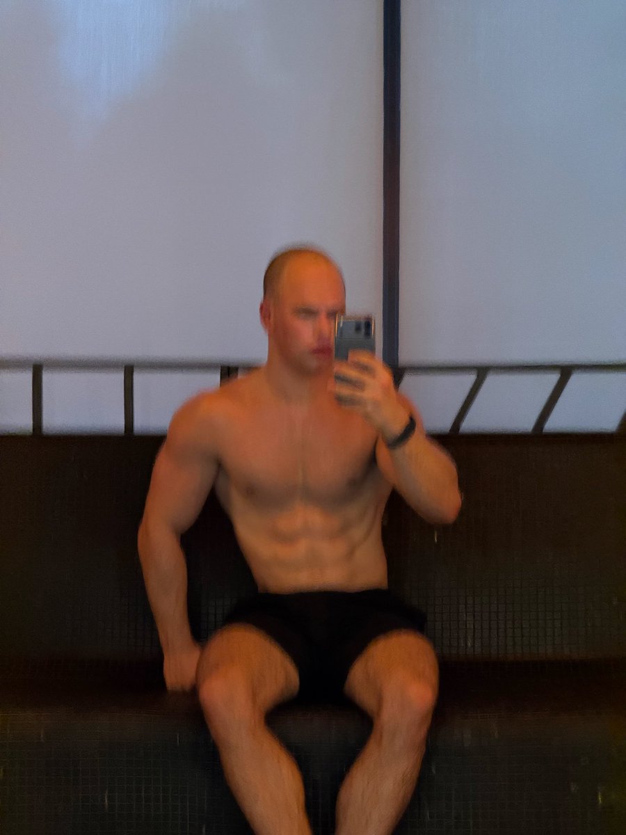 bueenoboy's tweet photo. Попаримся?) https://t.co/KiumlPhLxH