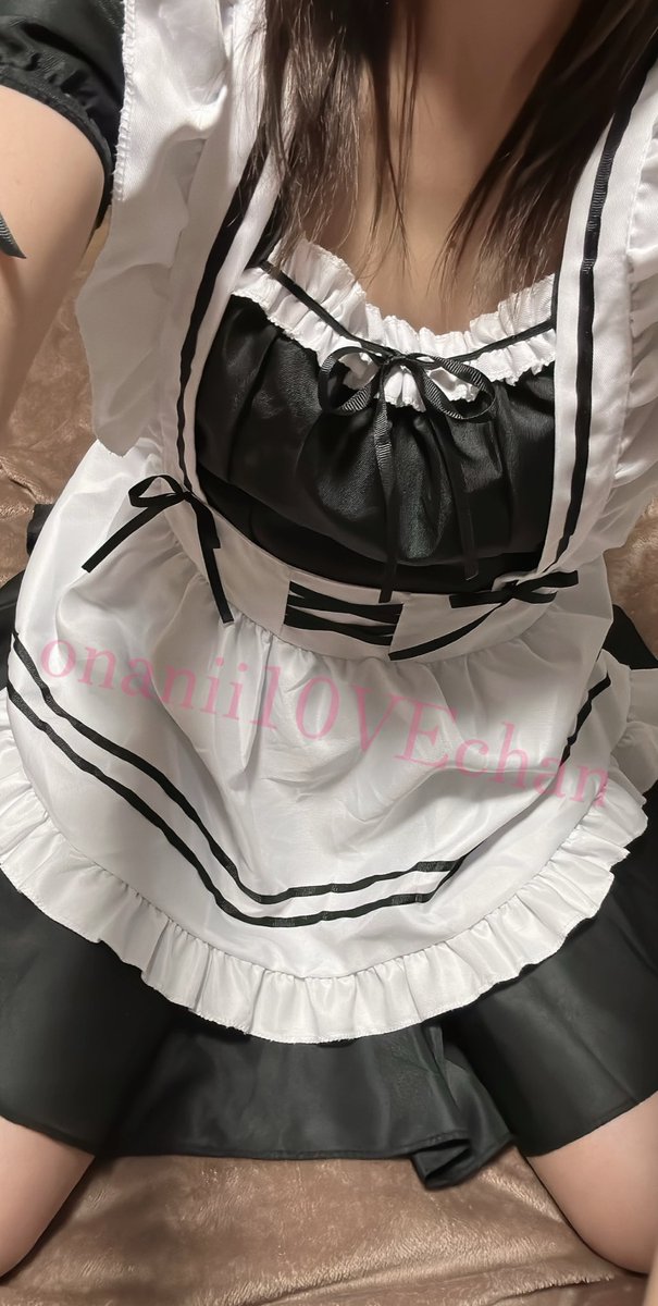 10vechan1414's tweet photo. 家族が早く寝てくれたから
やっと！届いたメイド服姿を撮影出来ました🥰📸
オナ動画はなかなか撮るタイミングが無くてツライ😭😭😭

明日もお仕事がんばる！

#自撮り　#コスプレ　#メイド　#メイド服　#ハロウィン https://t.co/zpxCglOUa3