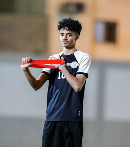 Arab1vision's tweet photo. نادي ضمك السعودي ينعى رسمياً لاعب فريق كرة القدم تحت 21عاماً عبد العزيز الشهري الذي وافته المنية بعد أيام من تعرضه لحادث سير مؤلم
وتقدم رئيس وأعضاء مجلس الإدارة وكافة منسوبي النادي وجماهيره بخالص العزاء والمواساة لأسرة الفقيد وذويه سائلين الله له الرحمة والمغفرة
#عبدالعزيز_الشهري https://t.co/jVOHBTB76h