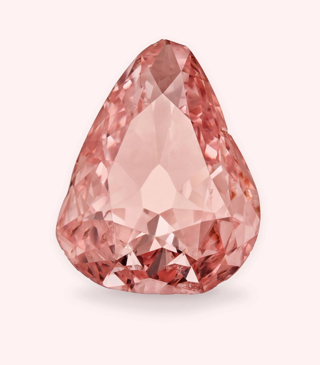 PicturesFoIder's tweet photo. A rare pink diamond is set to go on display in France for the first time since it was stolen nearly 100 years ago, around the time it was last shown to the public

This 9 carat, pear-shaped gemstone was one of the few royal jewels to survive the French Revolution https://t.co/tyj2wcCkEn