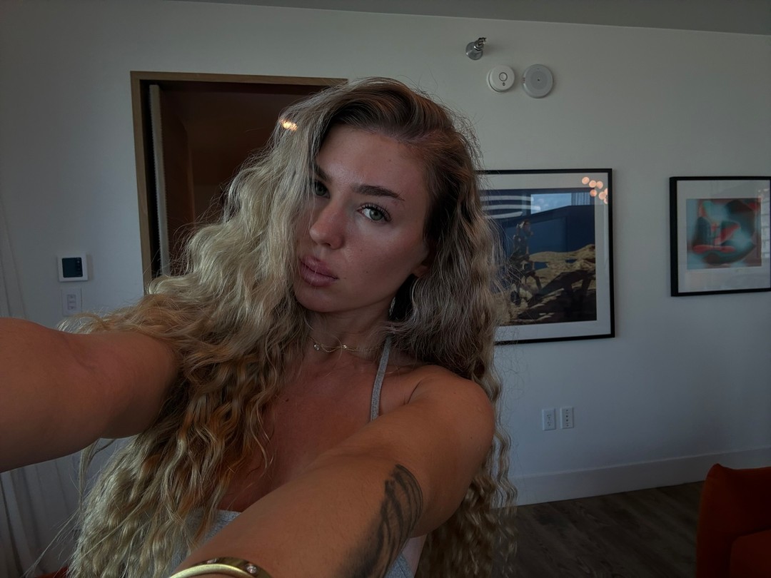 KristyManni's tweet photo. #midnightenergy #confidentbabe #afterdarkbeauty #spicygirlenergy https://t.co/qZfKX7Jp17