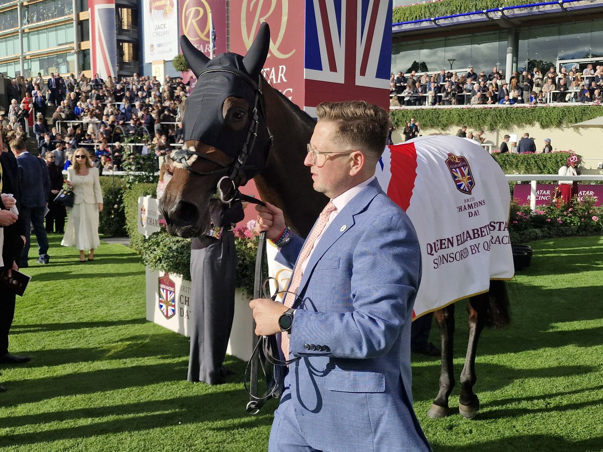 SportsNewsIRE's tweet photo. Talk Of New York (3/1) gives @godolphin @WilliamBuickX and @CharlieAppleby success in the Group 1 Queen Elizabeth II Stakes @Ascot https://t.co/PWDrOt7R5q