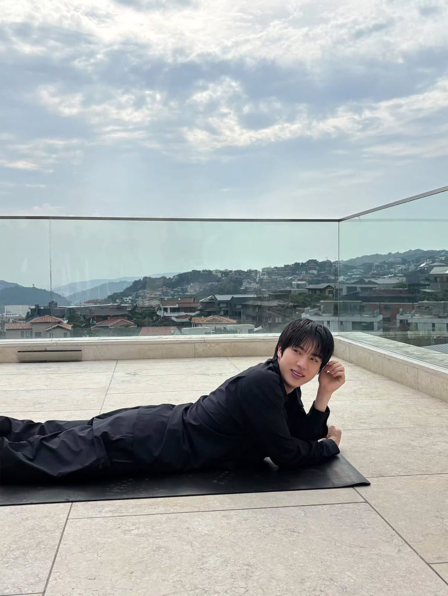 BTSAnswerBr's tweet photo. #IG • Jin via feed

🐹: alo

#BTS #방탄소년단 #JIN

(1/2) https://t.co/pvZo4pZx1j