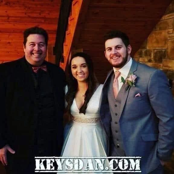 KeysDAN's tweet photo. Happy Anniversary Landon &amp; Jenni #Daniels #wedding Meadow on the Mountain #Atkins #Arkansas https://t.co/viWNMn8Uvb. 501.470.6386 @KeysDAN @WhatMakesYoufamous 
#bride #love #weddingdress #weddingphotography #weddingday #weddinginspiration #photography #weddingplanner #makeup https://t.co/9s6X9CQKTR