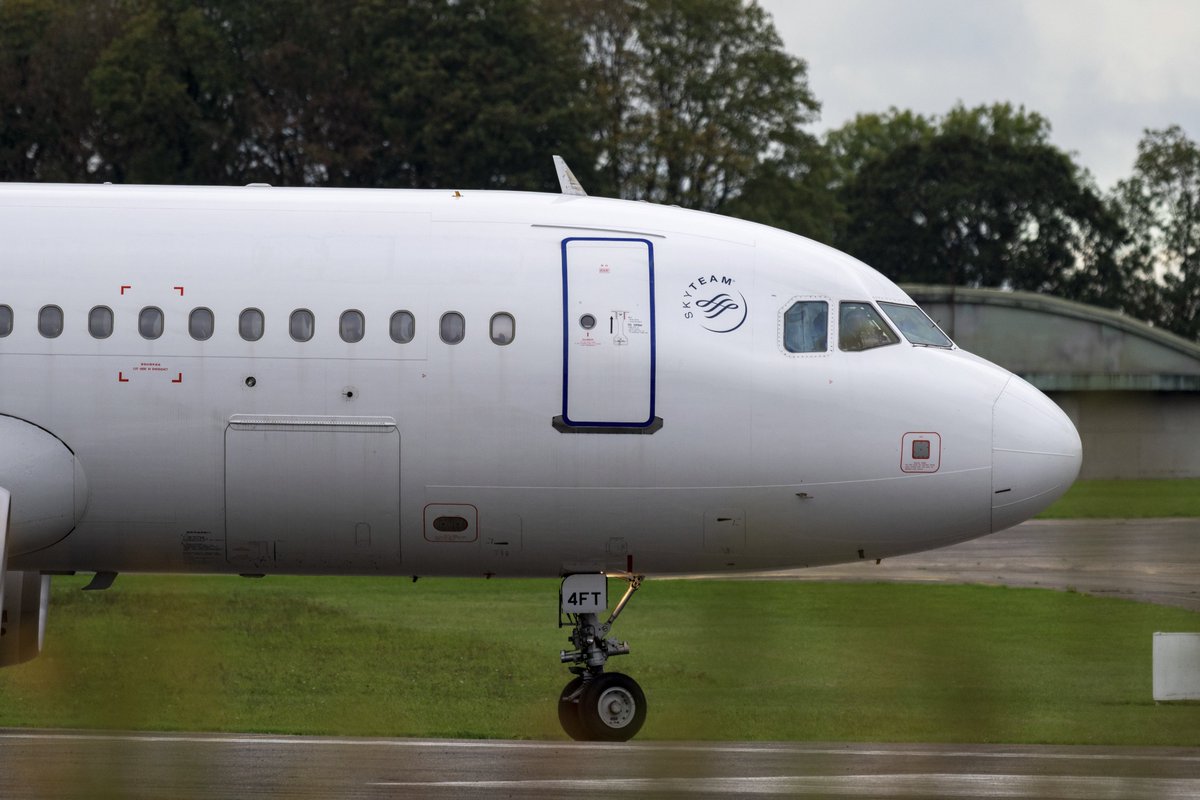 picsthomasgg's tweet photo. .@Nomadic_OMD / @SteveNomadic bringing N234FT into Kemble GBA 🇬🇧 this afternoon as OMD310

Routing all the way from Qingdao 🇨🇳, with stops in Kolkata 🇮🇳, Muscat 🇴🇲 and Cairo 🇪🇬 over the last couple days https://t.co/uxW42VWl2h
