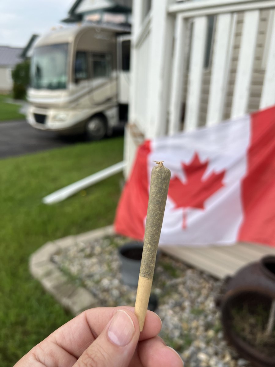 StonerDad's tweet photo. 🌱 HAPPY LEGALIZATION DAY 🌱 

It’s now been EIGHT years since federal legalization; a plant has not collapsed society, reefer madness never took hold, police focus on more important things, and we let adults choose how to live their lives. https://t.co/YkT1I6Dakt