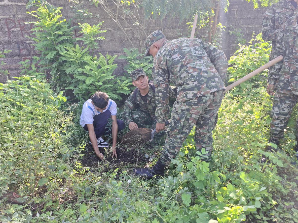 Ejercito_Div1's tweet photo. 🌱🇨🇴 El @COL_EJERCITO, a través del Batallón de Infantería N.° 6 Cartagena, junto a @Corpoguajira, la Institución Educativa San Juan y la comunidad, sembró 1.000 árboles nativos en Cotoprix, Riohacha, #LaGuajira, contribuyendo a la protección del medio ambiente y al desarrollo sostenible. 

​#CustodiosDelMedioAmbiente🌳 
#PatriaHonorLealtad