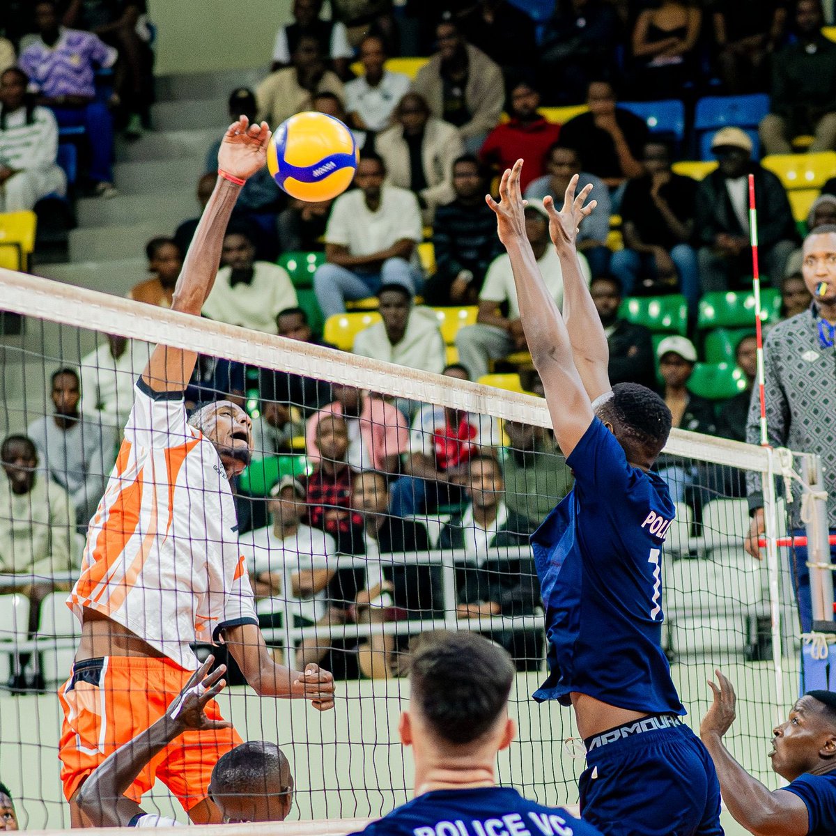 amonb_official's tweet photo. 🚨The #RNVL 2026-2027 kicked off this Friday, and here are a few things I noticed.
A total of seven games were played across the men’s & women’s categories.
Apart from Police VC vs Gisagara VC and REG VC vs EAUR, which went to decisive sets, the other matches ended in straight-set (3-0) wins.
I’m not going to talk about every game, especially those that ended 3-0, as nothing particularly stood out beyond what was expected.✅
GVC vs Police VC: This game reminded me that the Villagers🟠 are still alive and ready to fight for the title💪
Saymon Feitosa from Kacyiru⚪️🔵 is another player to watch this season🔥. At Police VC, if you are not ready, there is always someone else who is, and you can quickly find yourself on the bench. However, it is still too early to predict.
Hats off to EAUR’s🟢🟢 young players and their Vice Chancellor, Prof. Kabera Calixte, for building a solid team. This evening, they stunned defending champions REG VC🔴 with a 3-2 win!
| Women’s Category |
The heavyweights collected all three points, with every winning team securing a 3-0 win. None of their opponents managed to win a single set.
Your Kepler is no longer the same😌, They have embarked on a development journey, bringing in young and newly promoted players.✅
Kacyiru Queens🦅🩵 are fully loaded. The Lionesses🦁🖤, as usual, remain the same. The Tax Collectors✍️💛 seem determined to settle some unfinished business this season. RP Huye💜 will also challenge, while Ruhango VC💙 have young players who could make their presence felt.
As for the Brazilian ladies, I can’t promise you much just yet. It is still early, so let’s wait and see😎
The second leg heads to Kirehe on 24th Oct. The season is just getting started, and there is still plenty to look forward to!
#KTSports