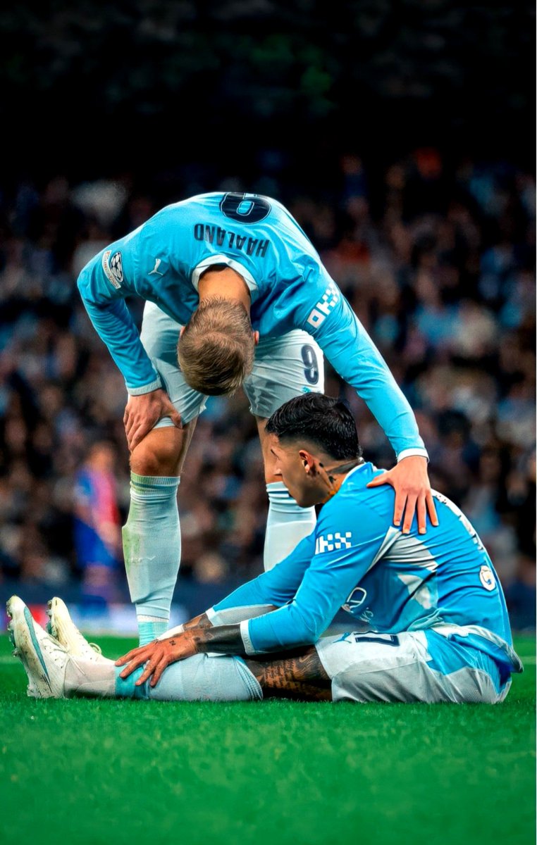 fromabovemyking's tweet photo. this genre of photos live rent free💙🤍 https://t.co/bRrVoRI8ur