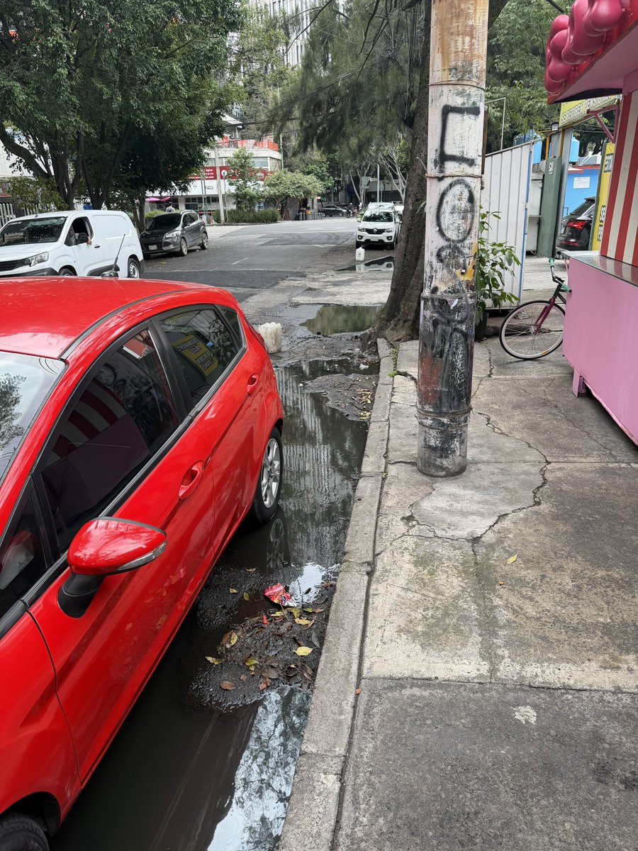 memeeeel's tweet photo. @AlcCuauhtemocMx que son estas cochinadas? Por que hacen las cosas a medias? https://t.co/NcNCh7pO1m