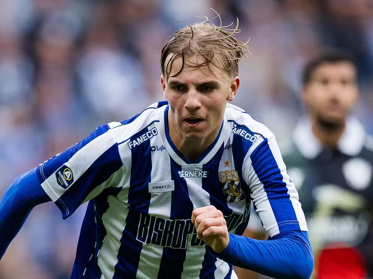 SwedeStats's tweet photo. 17-year old Oliver Månsson against AIK.

- 100% aerial duels won (3/3)
- 3 recoveries
- 2 tackles
- 1 freekick won
- 7/10 total duels won https://t.co/zVoOcgqQK4