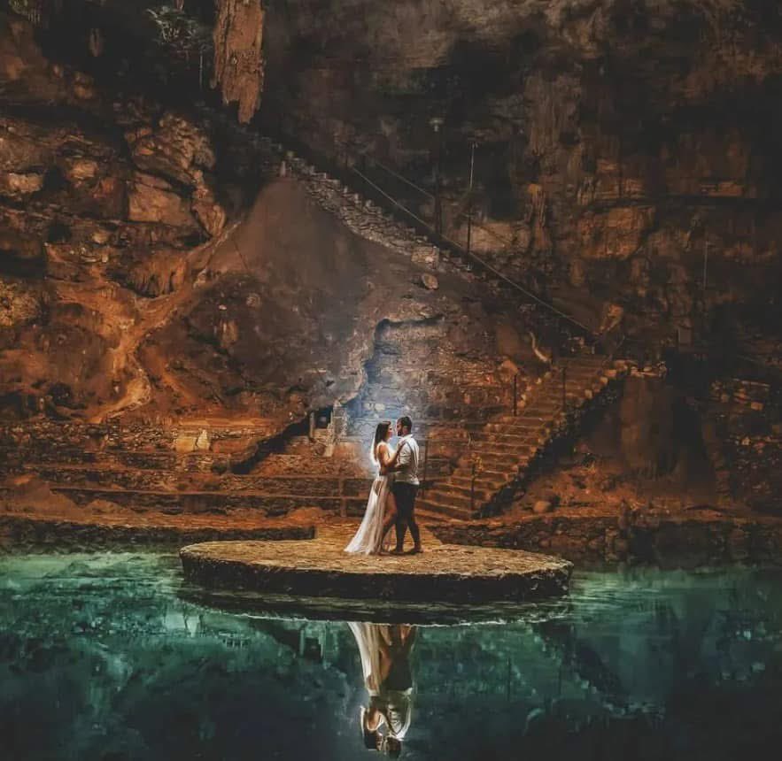 SECTUR_mx's tweet photo. Hay historias de amor que merecen un escenario tan especial como México. 💕
Conoce México Romántico, el catálogo de #TurismoDeRomance que reúne destinos y experiencias para celebrar el amor en todas sus expresiones. Descubre paisajes que enamoran, banquetes con los sabores de nuestra cocina tradicional, creaciones de diseñadores mexicanos y ceremonias de pueblos originarios que comparten la profundidad de nuestras raíces. 😍
Explóralo y encuentra el destino donde comenzará su próxima gran historia. 💖💌
Catalogó: https://t.co/TLsyIdW93E