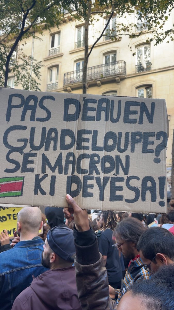 trafalgarjln's tweet photo. ON ÉTAIT LA AUSSI ! https://t.co/q00Hws9HsR