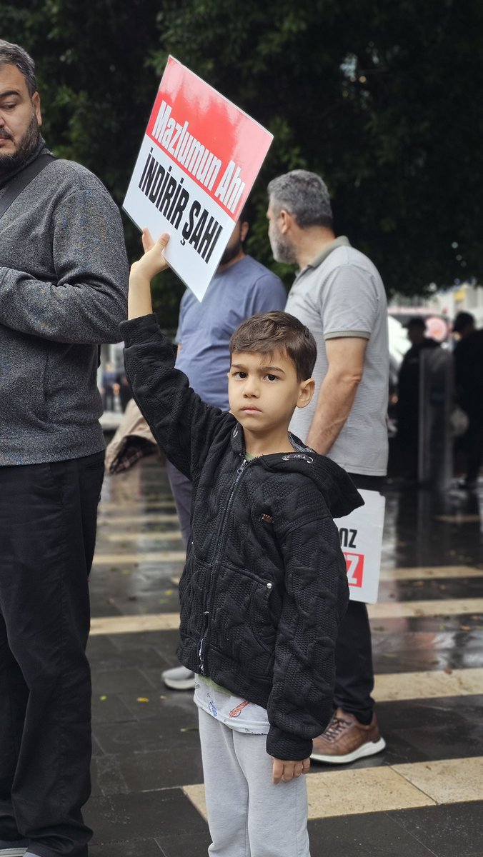frkcocuk's tweet photo. Furkan Çocuk Her Zamanki Gibi Meydandaydı 😎🚩

Özgürlük ve adalet arayışı için yapılan eylemlerin en güzel kareleri çocukların olduğu kareler değil mi? ☔️🙌🏻

ZulmeKarşı Meydanlardayız
AlparslanHocaya Ozgürlük
SemraHocaya Ozgürlük
FurkanGönüllülerine Ozgürlük https://t.co/EaDbH1wfhb