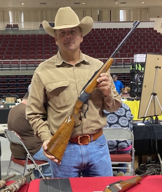 guntalesX's tweet photo. ✨ Shane Jahn with John Wootters' Ruger No. 1 in .45-70. 

#ruger #rifle #johnwootters #huntingrifle https://t.co/LlojWVRoNV