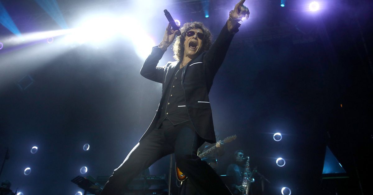 ElArgonautaLib's tweet photo. Bunbury anuncia un libro de su etapa musical cuando vivía en El Puerto Canciones desde El Puerto relata los momentos creativos más interesantes del cantante 

✍️ https://t.co/JDg3OkBfVR 

Ya lo tenemos 👉 https://t.co/oOW7YEGZal 

#ElArgonauta  #Libros #Música #Recomendaciones https://t.co/cnpS6Axe6F