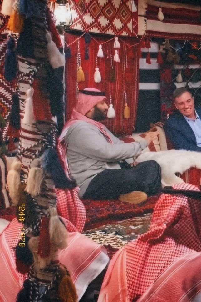 10__0m's tweet photo. البدوي يدير العالم من خيمته💚 https://t.co/YuL5glNVAf
