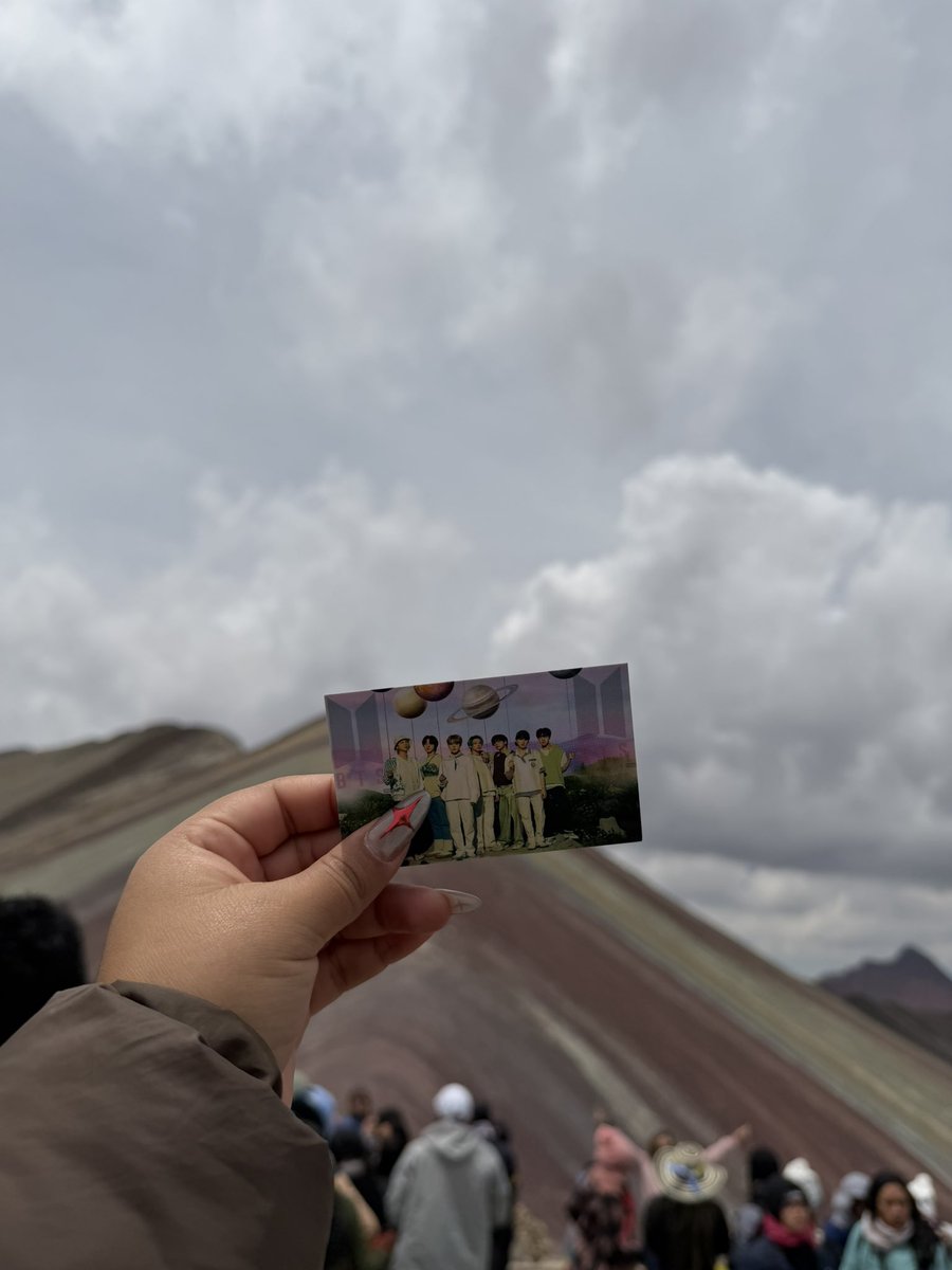 luxs_w's tweet photo. Bts están conmigo en la montaña de 7 colores! 
#BTS_WORLDTOUR_ARİRANG_LIMA https://t.co/L4jeMHdZXR