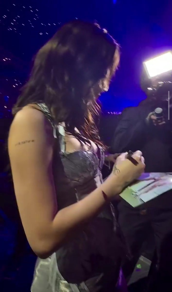 vihaiz's tweet photo. gente o tamanho do braço lindo e tatuado da megan https://t.co/pfd5L5qnf2