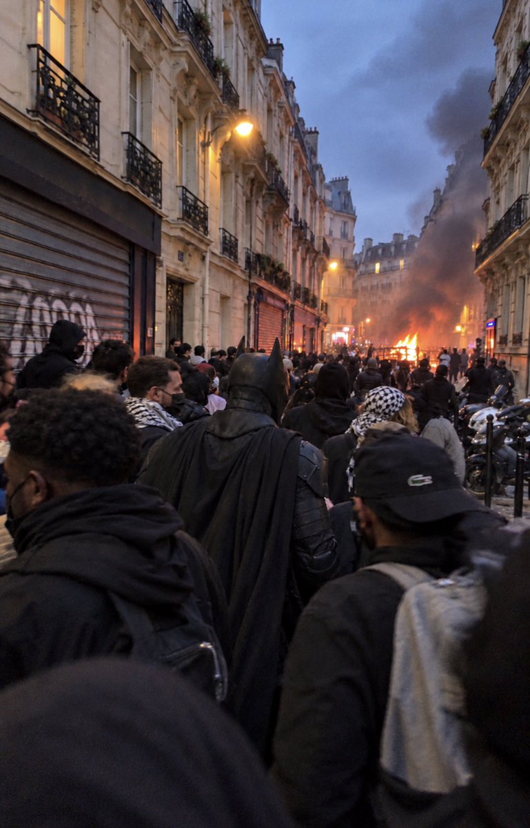 ayeejuju's tweet photo. wtf is happening in paris 😭 https://t.co/ws5PgiOtOs