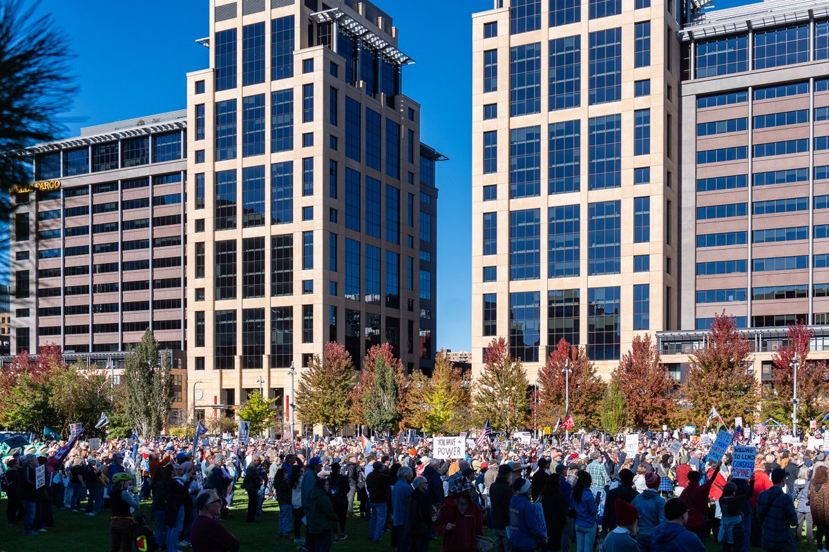 daviss's tweet photo. NOW: Thousands gathered at Commons Park in Minneapolis for NO KINGS rally. They've so far heard from Minnesota Attorney General Keith Ellison, Former Minneapolis Mayor RT Rybak, and Minnesota 15 defendants. https://t.co/Mutkdfp8CY
