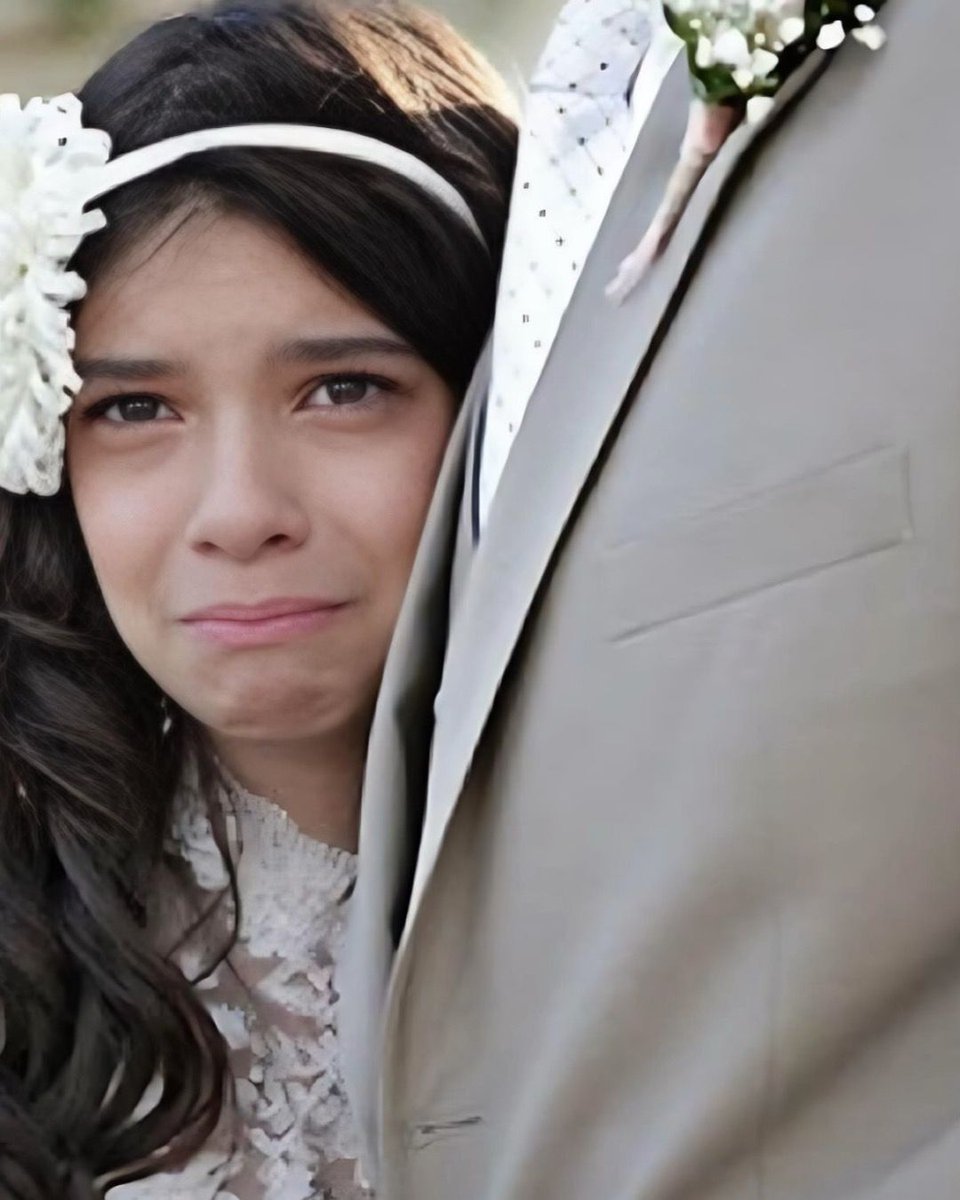 dailycultures's tweet photo. Com câncer terminal, um pai pediu que a filha de 11 anos se casasse sem um noivo, só para ter a chance de levá-la ao altar. https://t.co/JSqTO20BI5