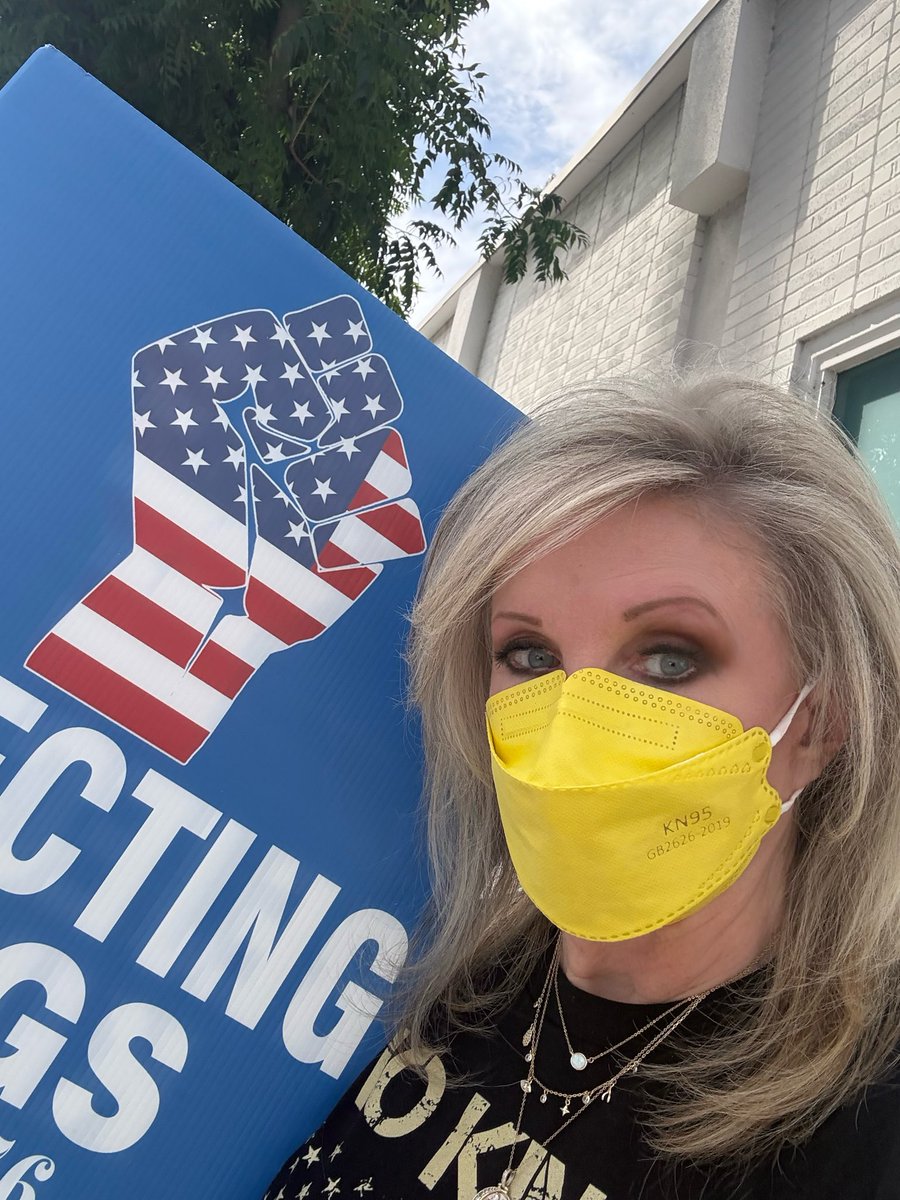 morgfair's tweet photo. #OnMyWalk to #NoKings protest in #StudioCity! Ran into old friend @fromthebunkerjr , new friends who drove from Granada Hills &amp; new friend, Irv! I have a bad sinus infection (not Covid), but dragged out to represent my neighborhood!❤️🇺🇸❤️🇺🇸❤️🇺🇸❤️🇺🇸❤️🇺🇸❤️🇺🇸❤️🇺🇸❤️ https://t.co/qWbxL6AAd4