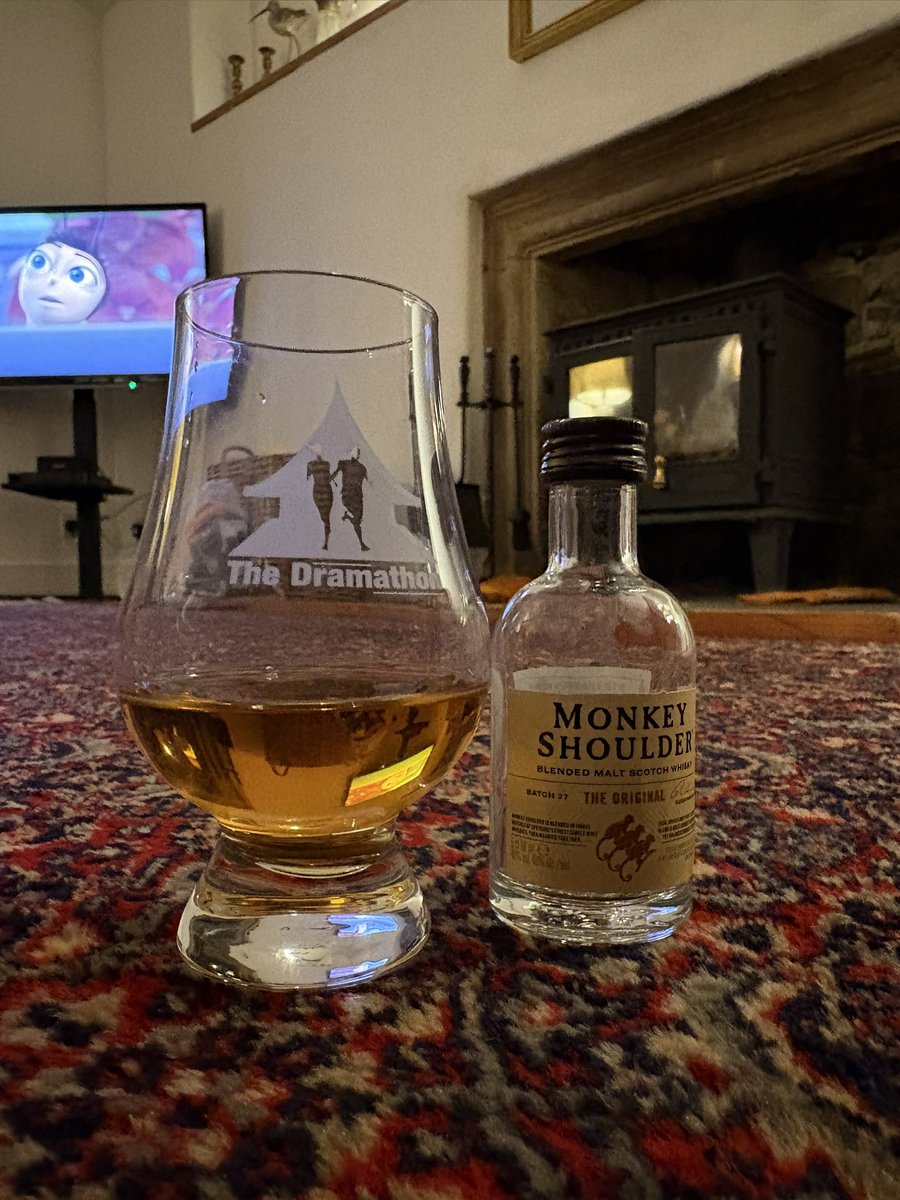 KingsofYearron's tweet photo. Well earned 🥃 …. Excuse the bee 🐝😂 https://t.co/Jk1fIDZK0h