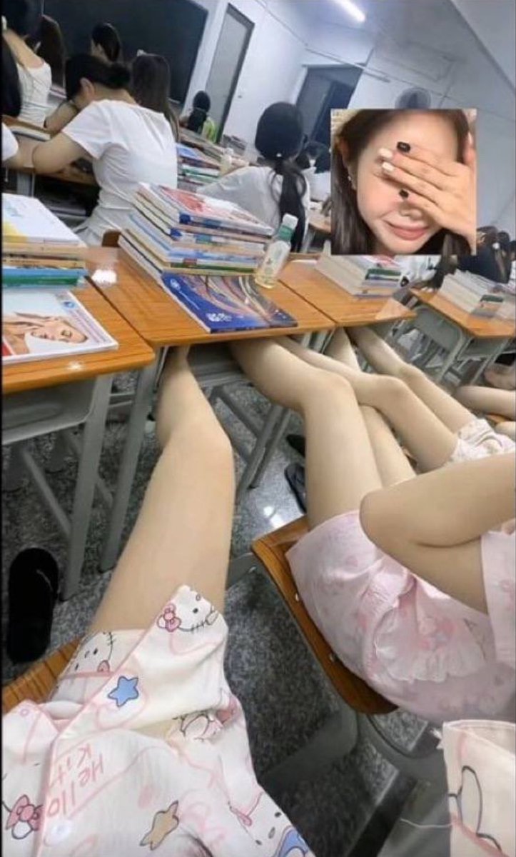 accountexamc's tweet photo. 准备又到自习时间，无聊哦🥱

我看书你们看我的福😝  

 心情不好来X发泄了

无🚪，无🚪 马上删了…… https://t.co/EjFSWsPRG9