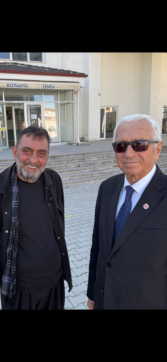 ituncoglu's tweet photo. Tanınmış Tiyatro Sanatçısı Dizi Oyuncusu Ahmet Yenilmez Kütahya'da. .
TRT’ye çektiği programında
Asırlık eğitim çınarı Kütahya Lisesi mezunları adına benimle röportaj yapması;
Şahsıma ve Kitaplarıma övgü dolu sözleriyle beni onurlandırmasından dolayı teşekkürlerimi sunuyorum https://t.co/NaRETgyGYk