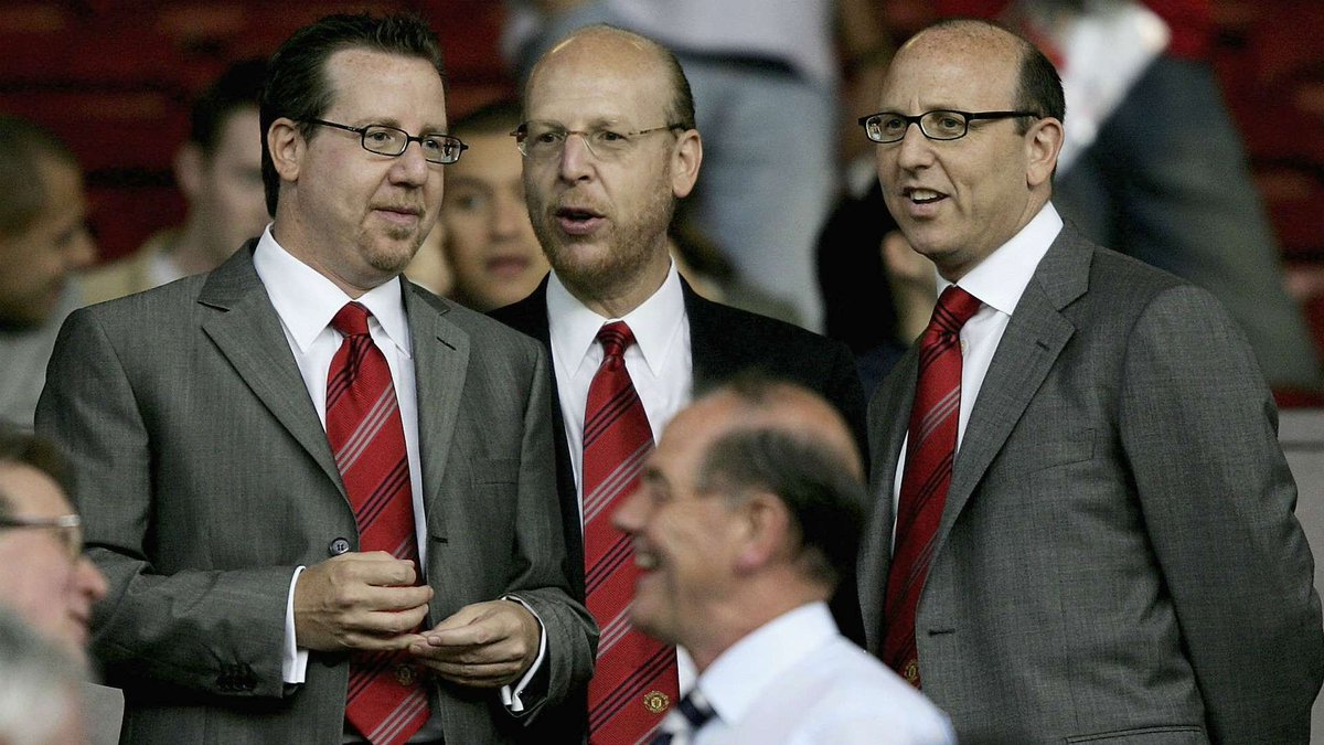 Mx4everandever's tweet photo. 🚨💣Glazers: £272m in, over £1.2bn out

They bought United in 2005 for £812m — but only put in £272m of their own money. The other £540m was loaded onto the club as debt.

United’s debt jumped from £50m to £604m overnight.  
Since then, roughly **£1.187 billion** has left the club:

- £815m in interest  
- £197m in debt repayments  
- £166m in dividends  
- £10m in management fees  

No club can have that much extracted and still compete at the top.