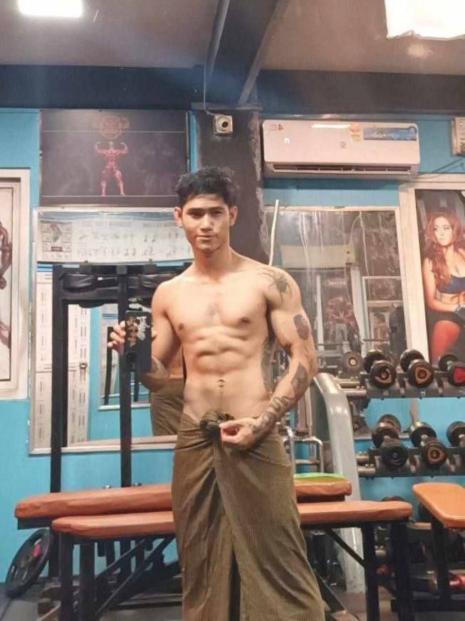 burmeseboy1111's tweet photo. Gym မှာ ဘယ်သူမှ မရှိတုန်းလေး 🥵💦 https://t.co/IX9PKuAJ3V