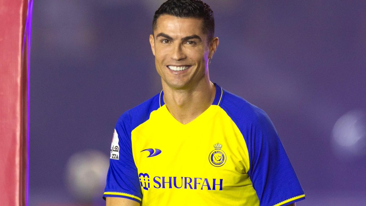 ShuffleFC's tweet photo. 🚨| On this day in 2017, Cristiano Ronaldo scored his 400th career goal...

9 years later and he just needs 19 more to reach 1000 career goals. 🤩🐐 https://t.co/mpxAg5xtJ7